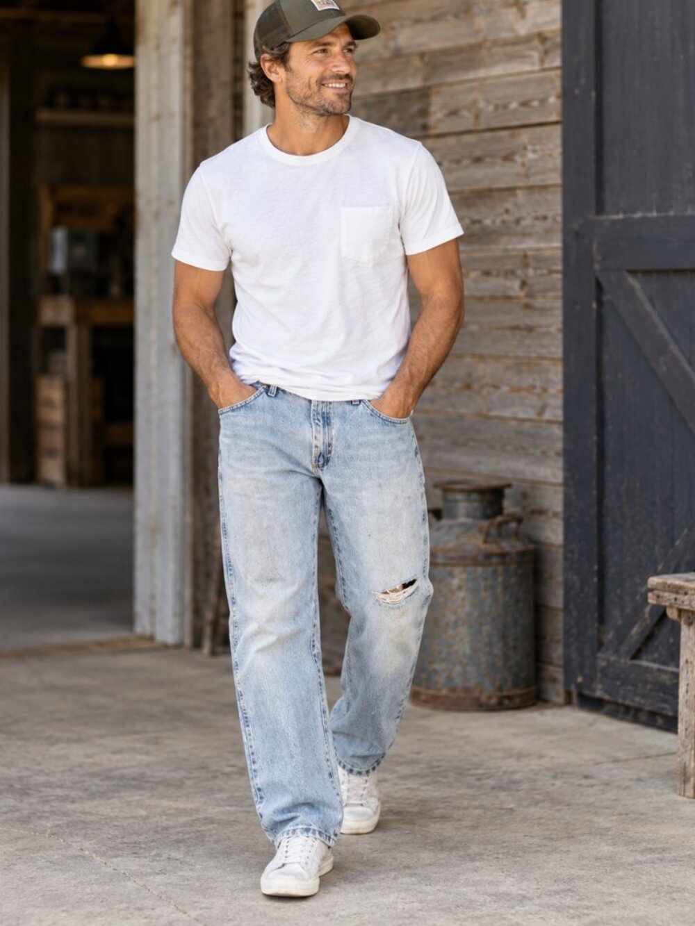 Vintage Lee Men’s Light Wash Distressed 34x32 Denim Jeans